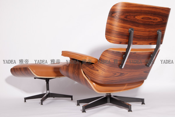 橙色核桃木贴皮的伊姆斯休闲椅（Walnut Eames Lounge Chair In Orange Leather）