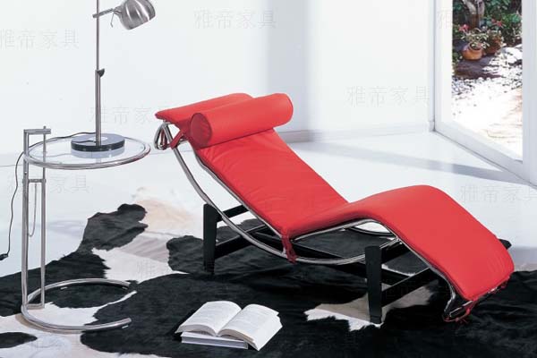 柯布西耶设计的躺椅(Chaise Longue chair LC4)